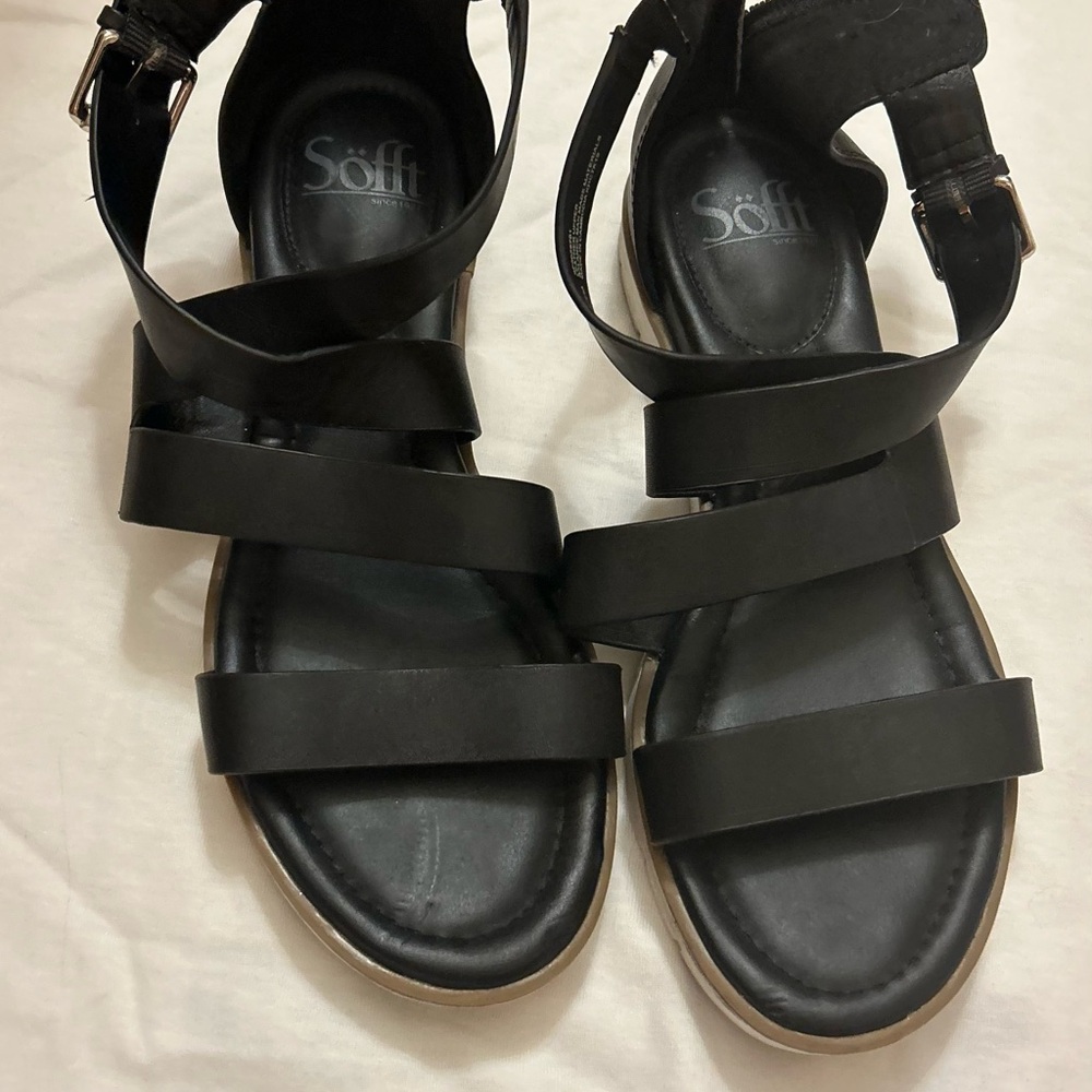 Soft Style Black Sandals with Chunky Sole